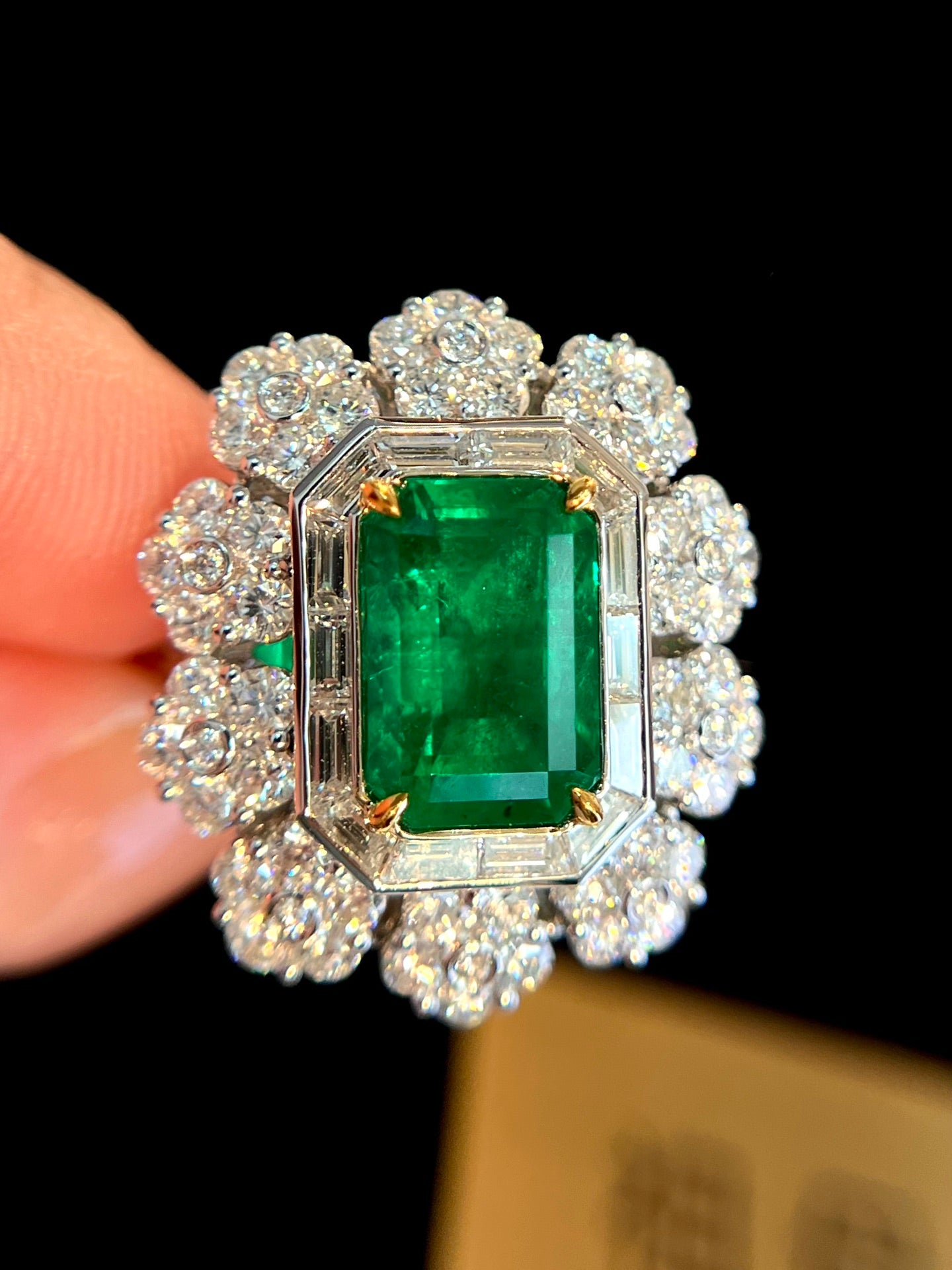 Exquisite 18K Gold Panjshir Emerald Ring-Pendant with Diamond Accents - Jewelry