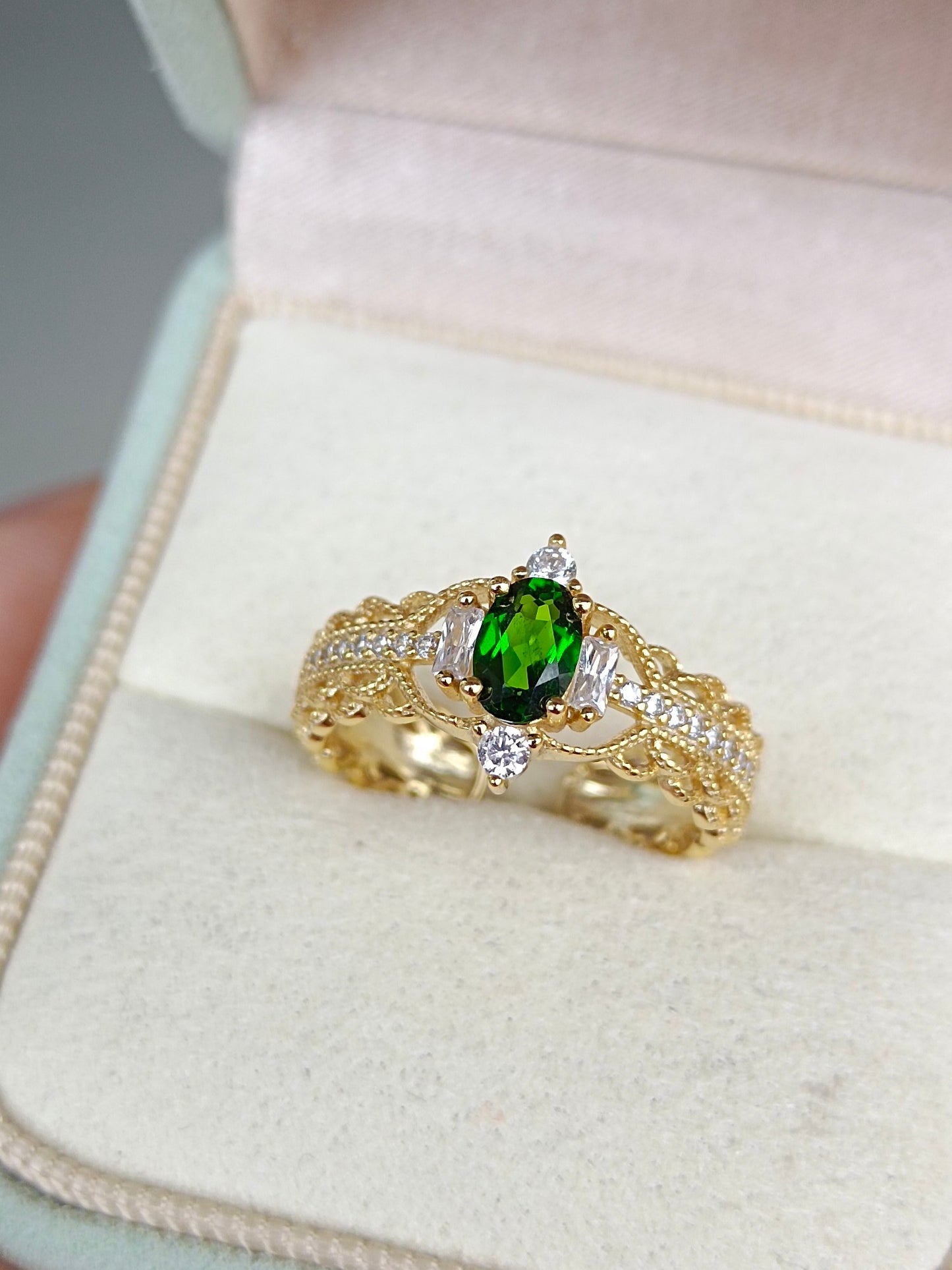 Cincin Diopside Unik dengan Gaya Lace Court - Barang Kemas Elegan