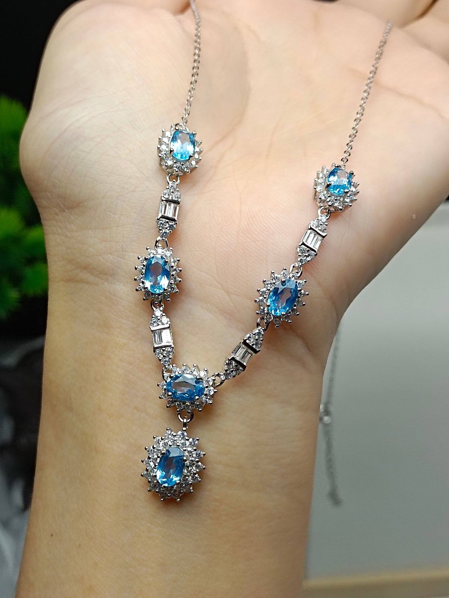 Luxurious S925 Silver Embedded Topaz Jewelry Necklace