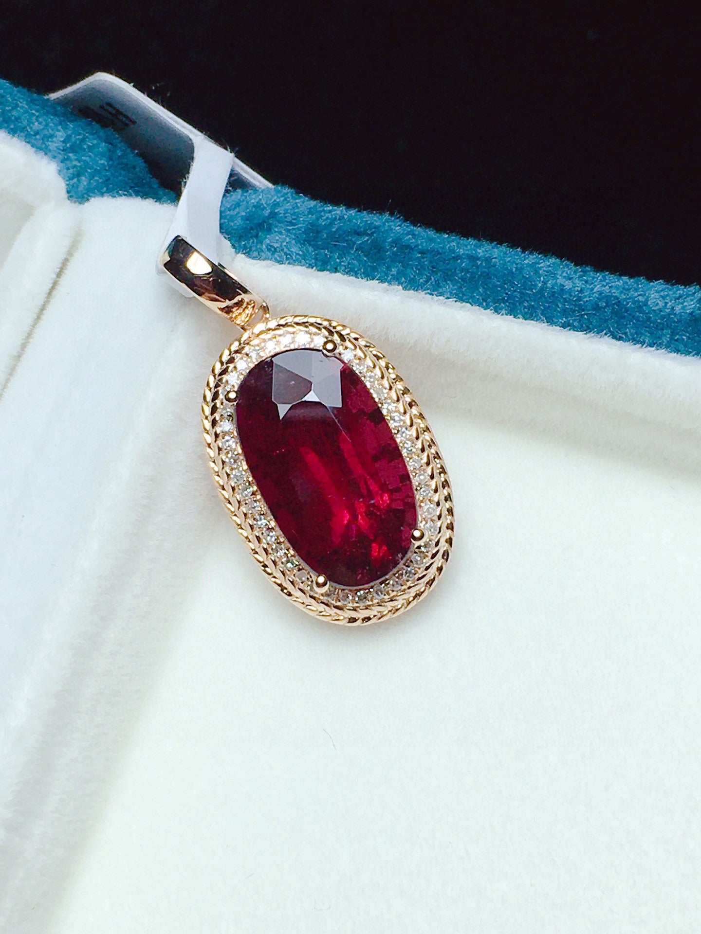 Natural Tourmaline Pendant Jewelry with 18K Gold and Diamond Embedding