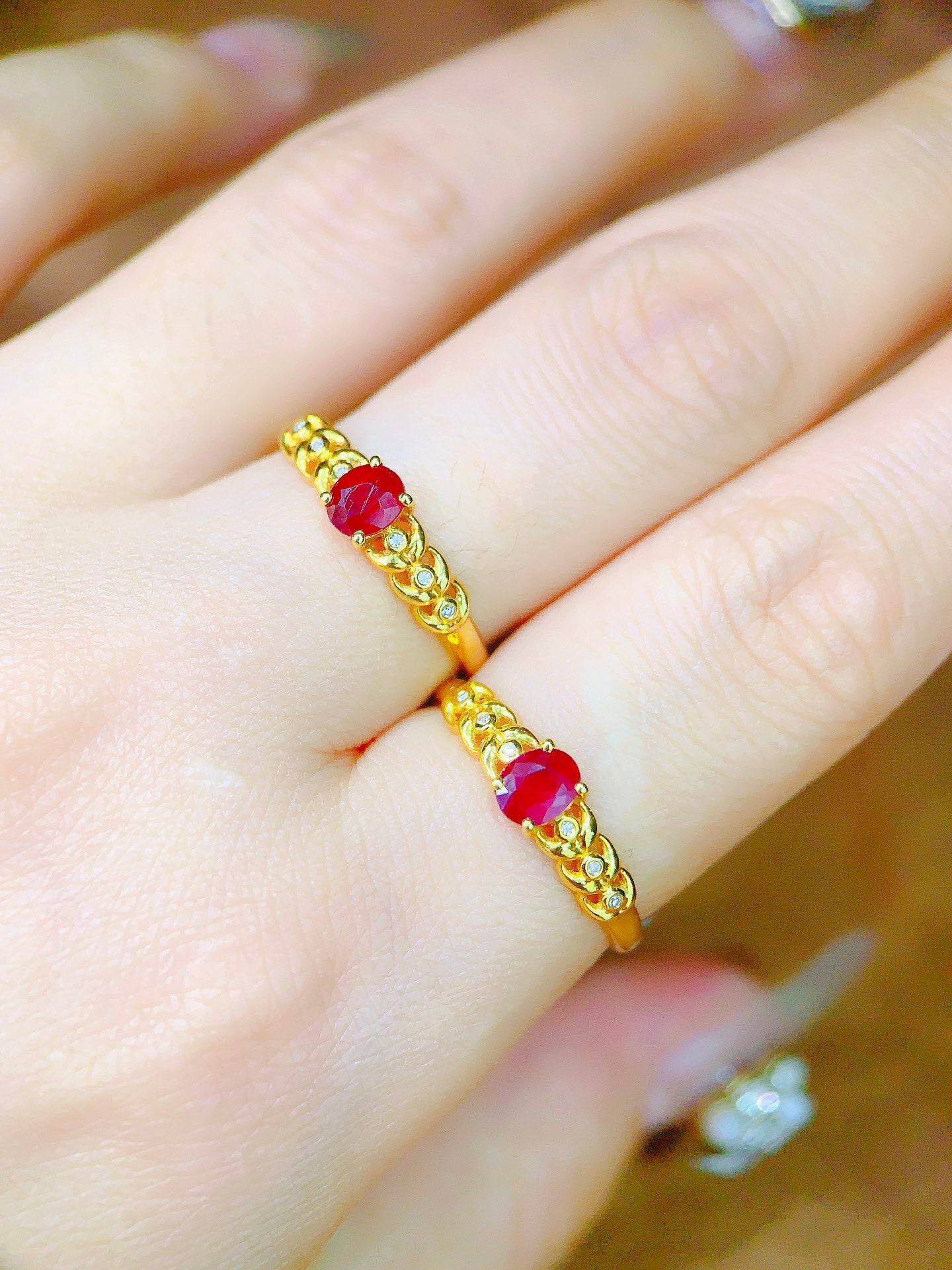 Vintage Hollow-Out Ruby Ring - A Stunning Piece of Jewelry