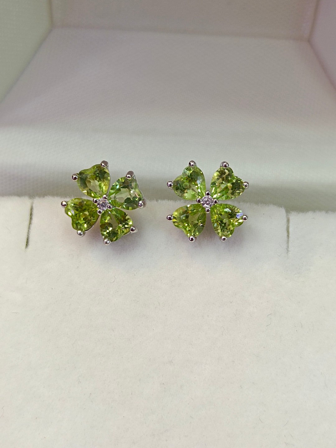 Natural Peridot Four-Leaf Clover Earrings - Exquisite Jewelry for Luck and Blessings