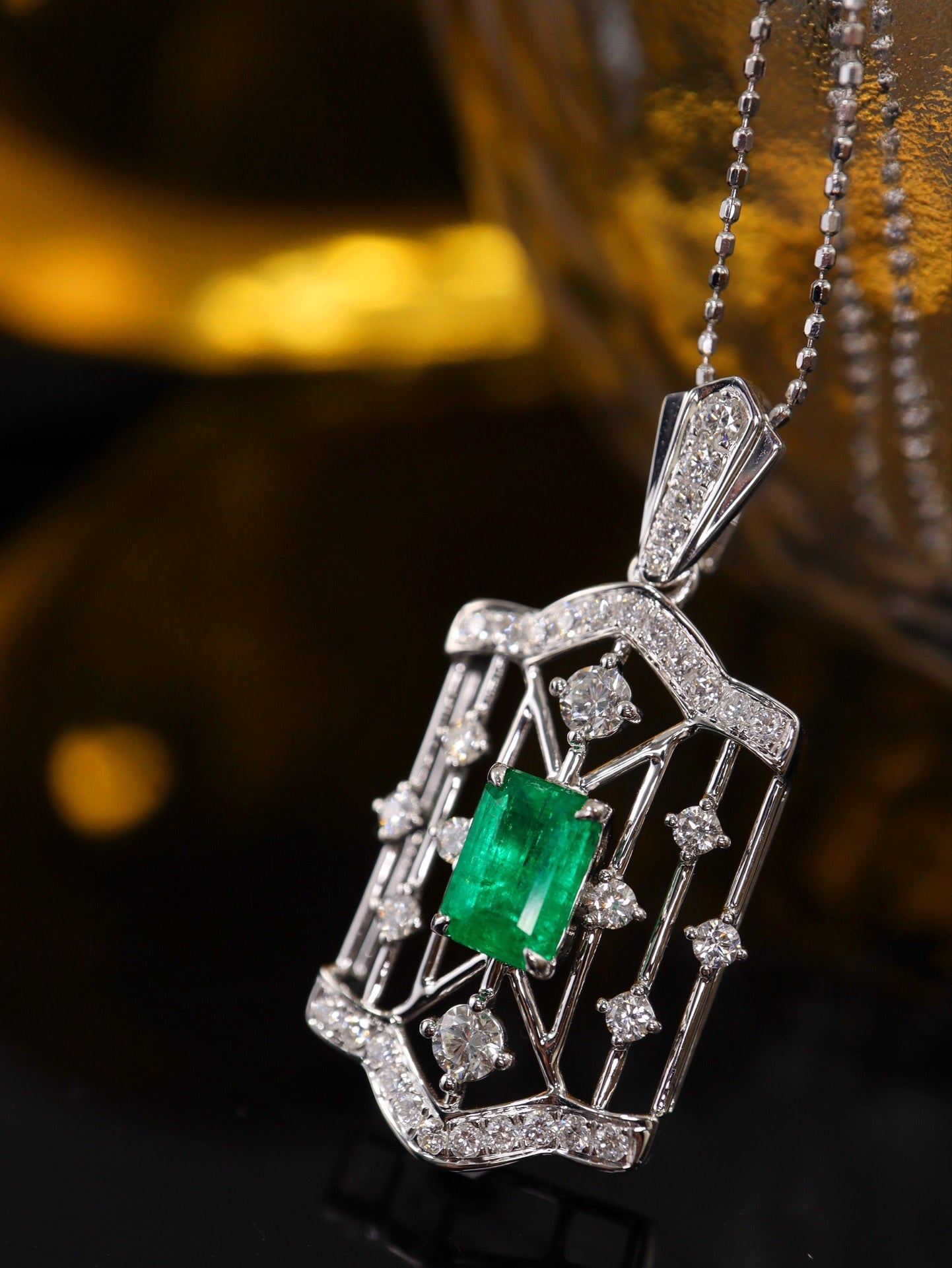 High-End Fashionable Emerald Pendant Jewelry