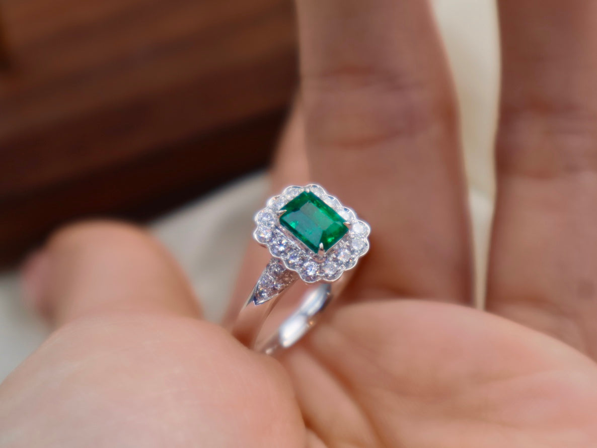 Cincin Zamrud Satu Karat yang Indah - Koleksi Barang Kemas Premium