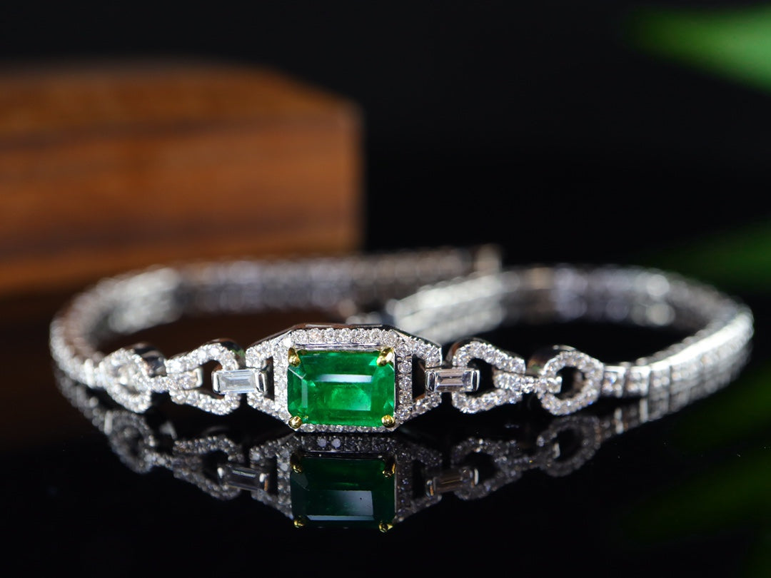 Elegant Emerald Bracelet: A Touch of Luxury Jewelry