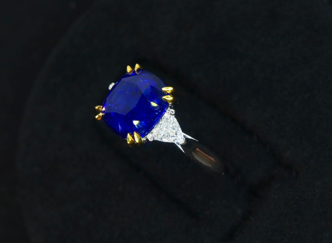 Exquisite Jewelry: Classic Three-Stone Natural Royal Blue Sapphire Ring