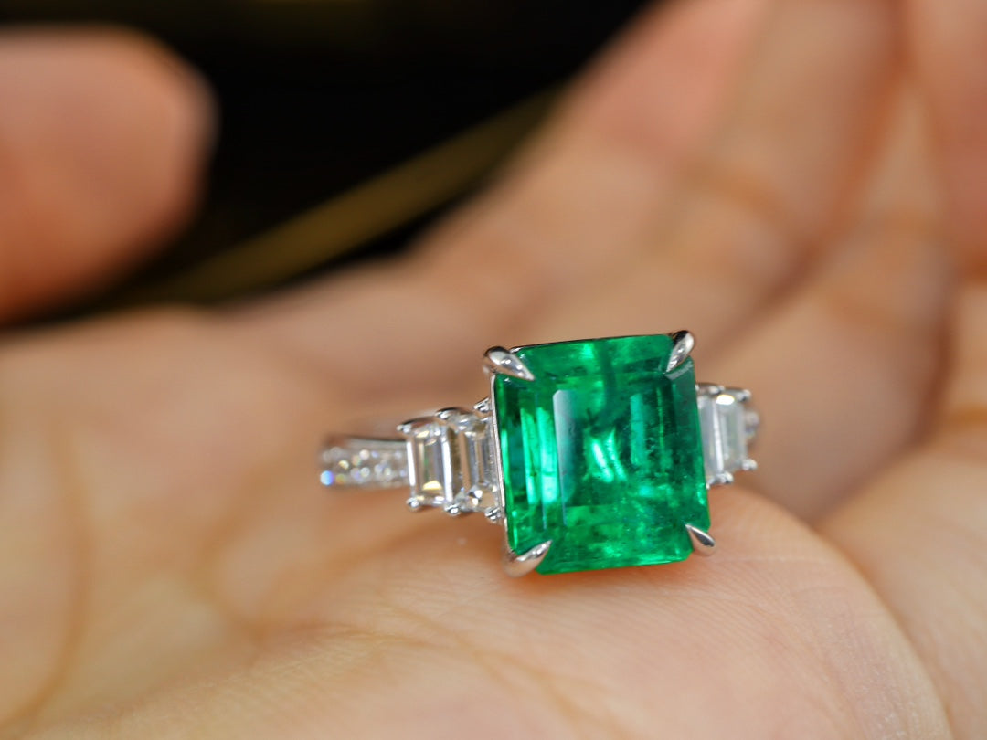 Emerald Ring - Vivid Green Jewelry Piece for Daily Wear