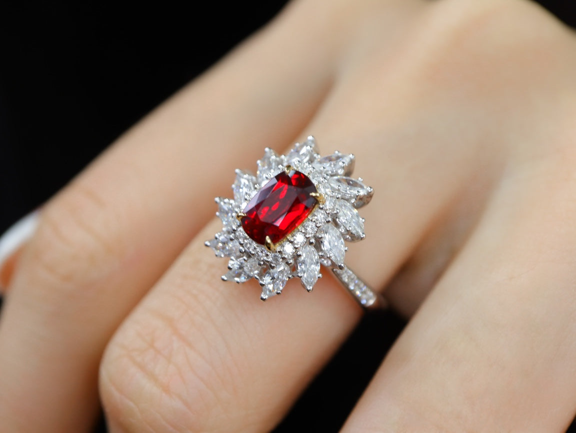 No-Burn Pigeon's Blood Ruby Ring - Sieradencollectie