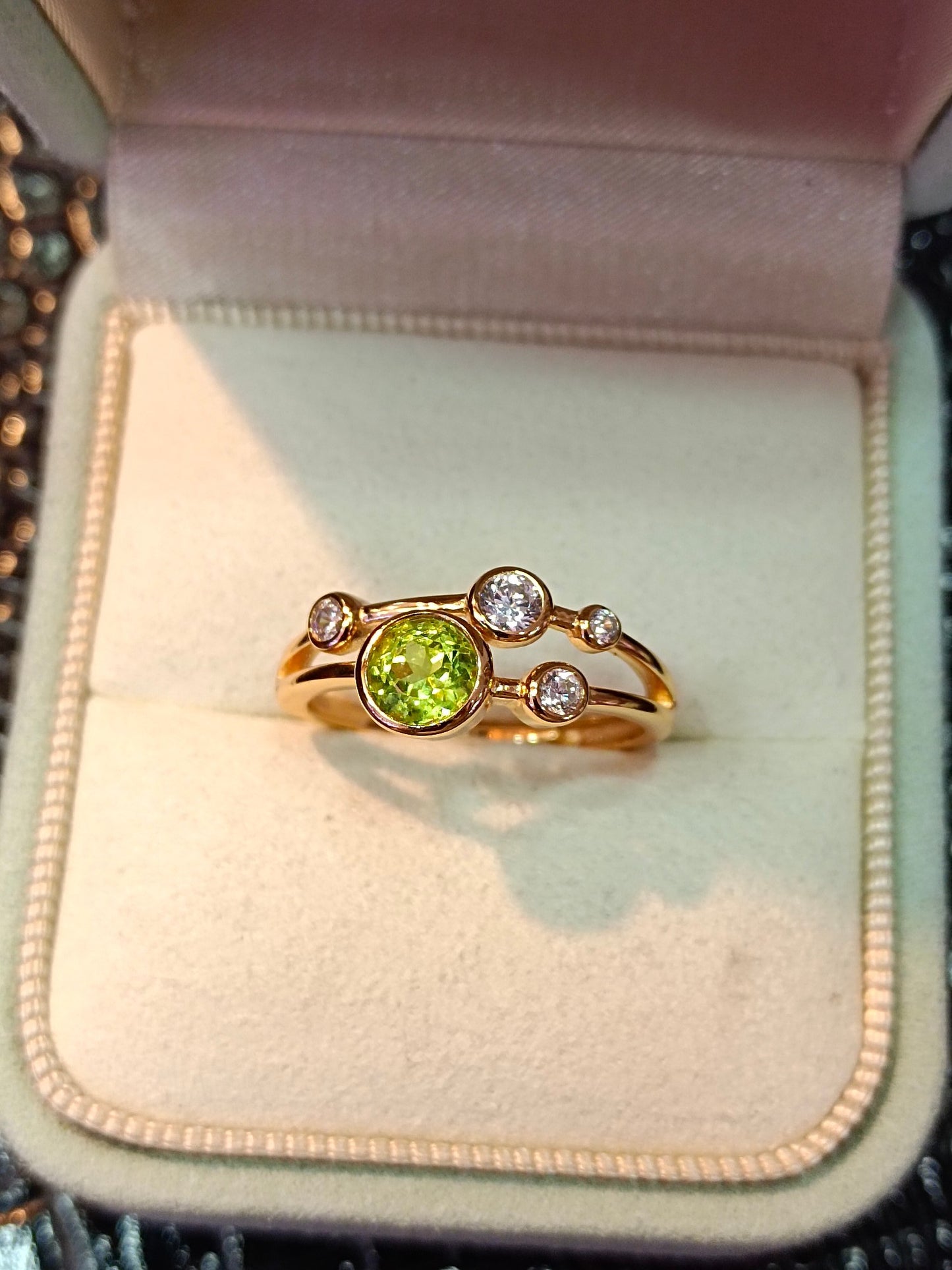 Cincin Gelembung Peridot Perak Sterling S925 yang Indah dengan Penyematan Emas 18K - Perhiasan Fashion