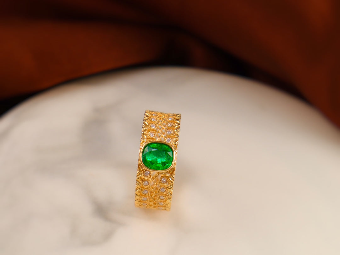 Buccellati Lace-Style Emerald Ring - Vintage Elegance Jewelry