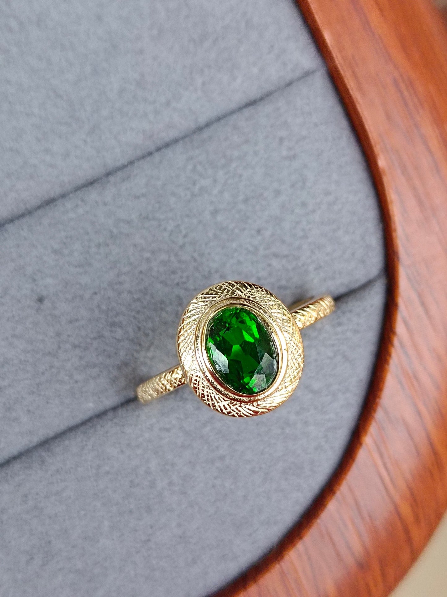 Exquisite Natural Diopside Ring - A Fusion of Gemstone and Buccellati Craftsmanship