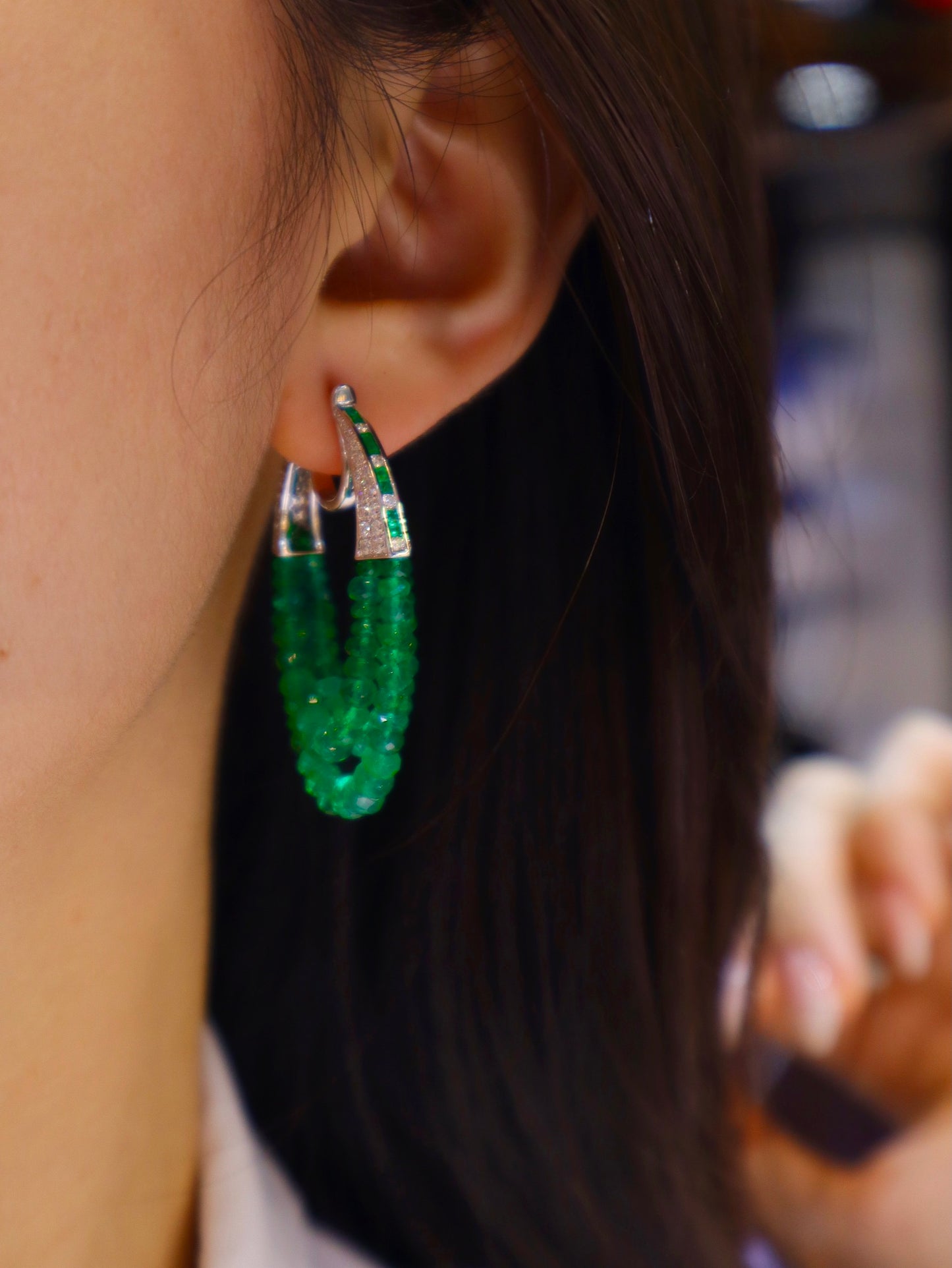 Exquisite Emerald Earrings: A Touch of Nature's Luxury Jewelry