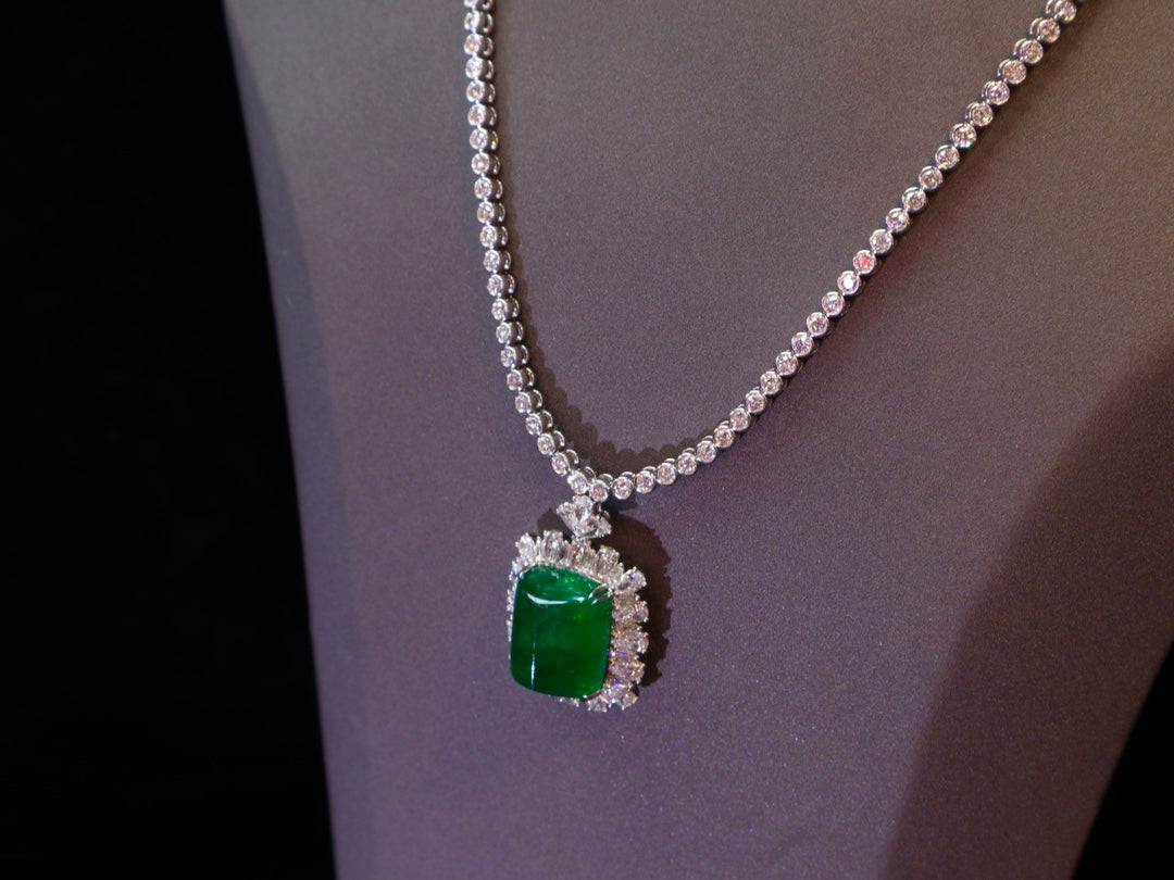 Experience the Luxury: High-End Emerald and Diamond Jewelry