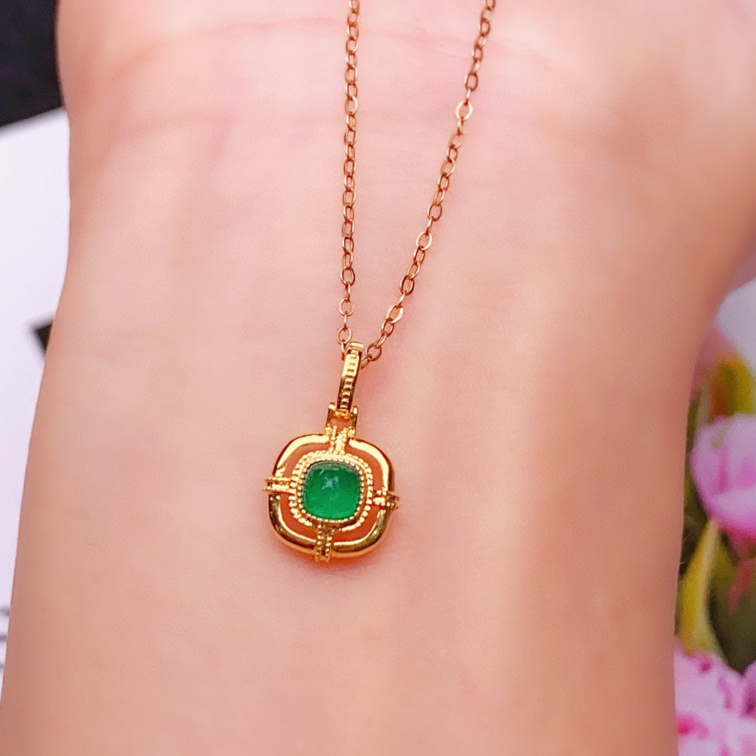 Mid-Autumn Special: Exquisite Sugarloaf Emerald Pendant - A Must-Have Jewelry