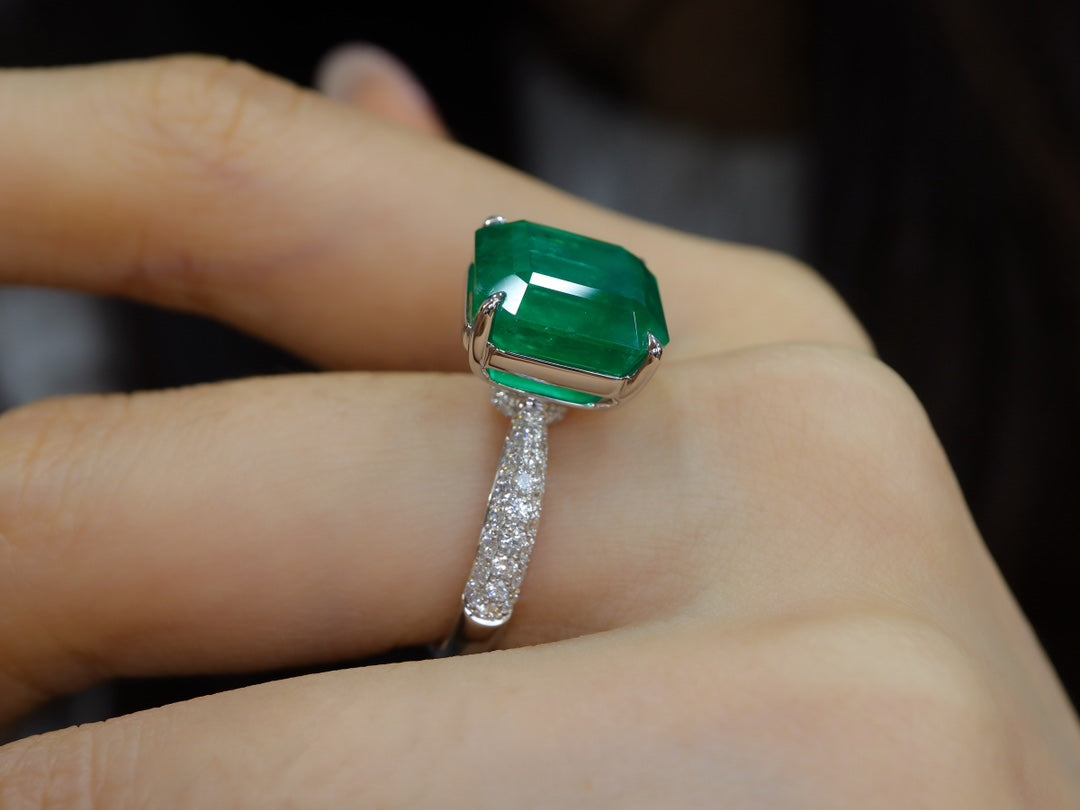 Emerald Ring Jewelry - Vivid Green Masterpiece