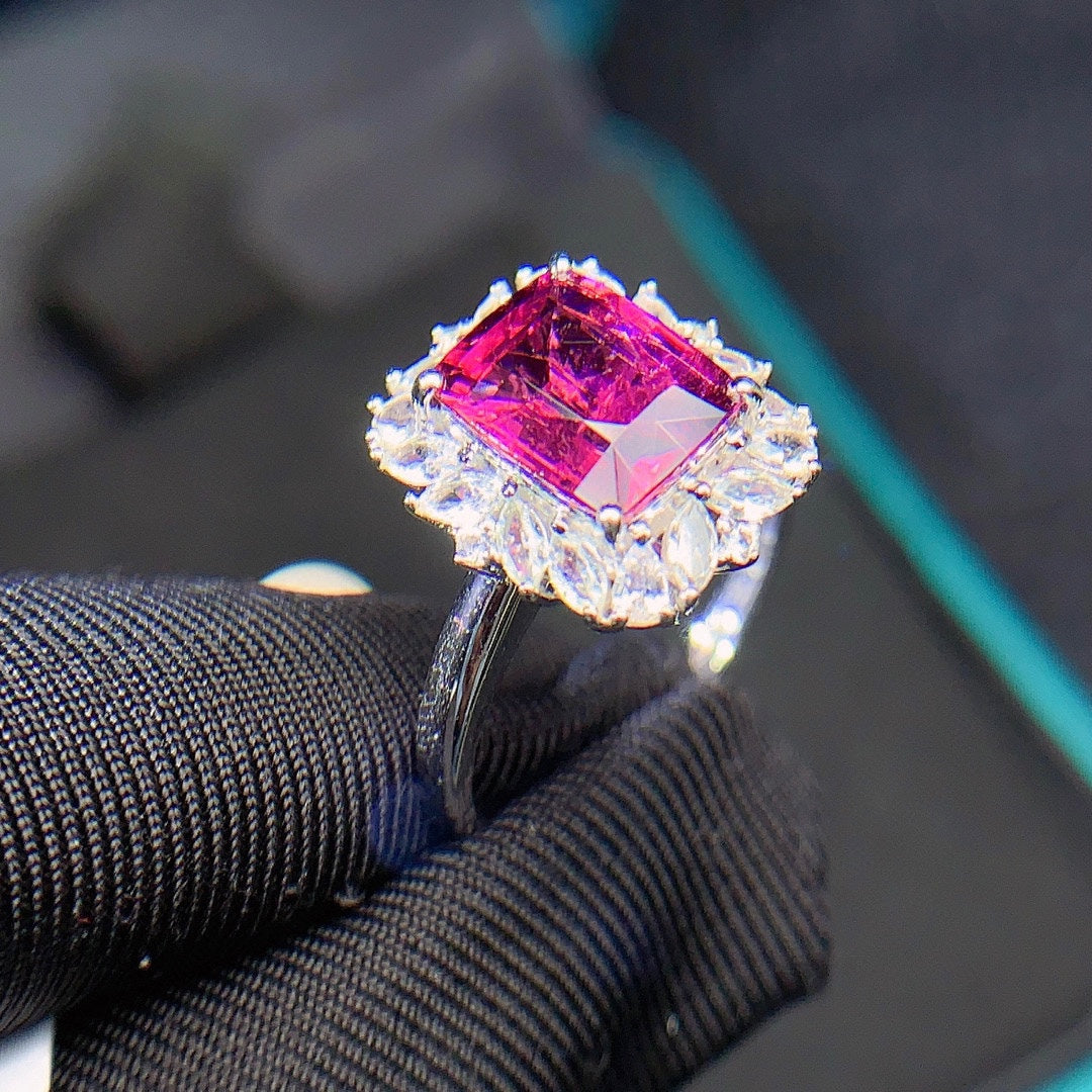 Exquisite Natural Tourmaline Ring - A Must-Have Jewelry Piece