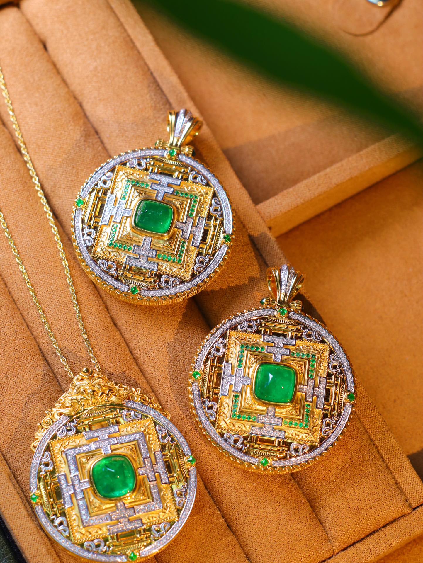 Grand Wish City • Emerald Forum City Gawu Box Pendant Jewelry