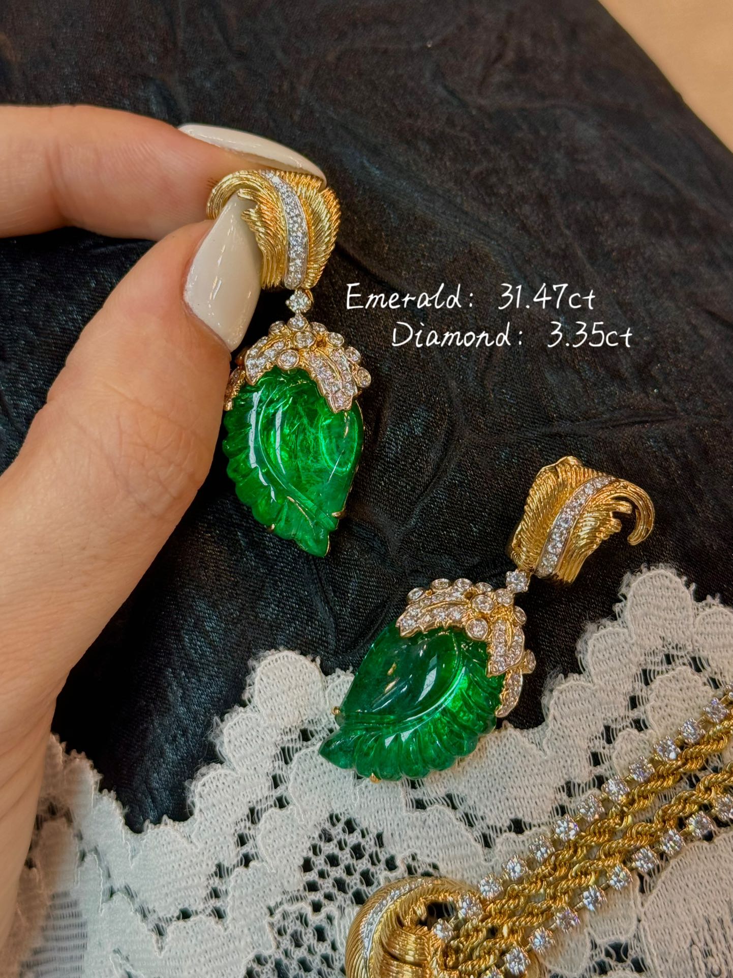 Emerald Jewelry Masterpiece: Vivid Green Engraved Pendant Set