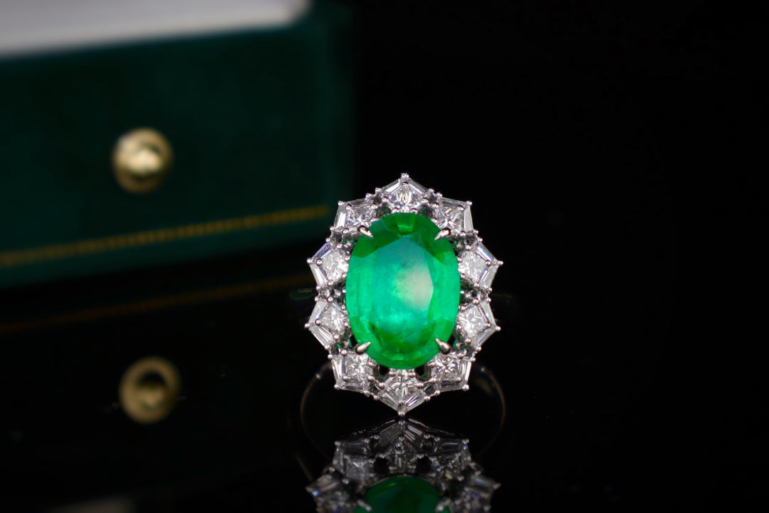 Emerald Ring - Luxurious Jewelry Piece for Everyday Elegance