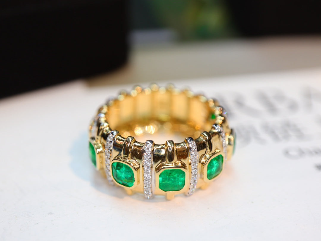 Vintage-Inspired Emerald Cluster Ring with Guild Certificate