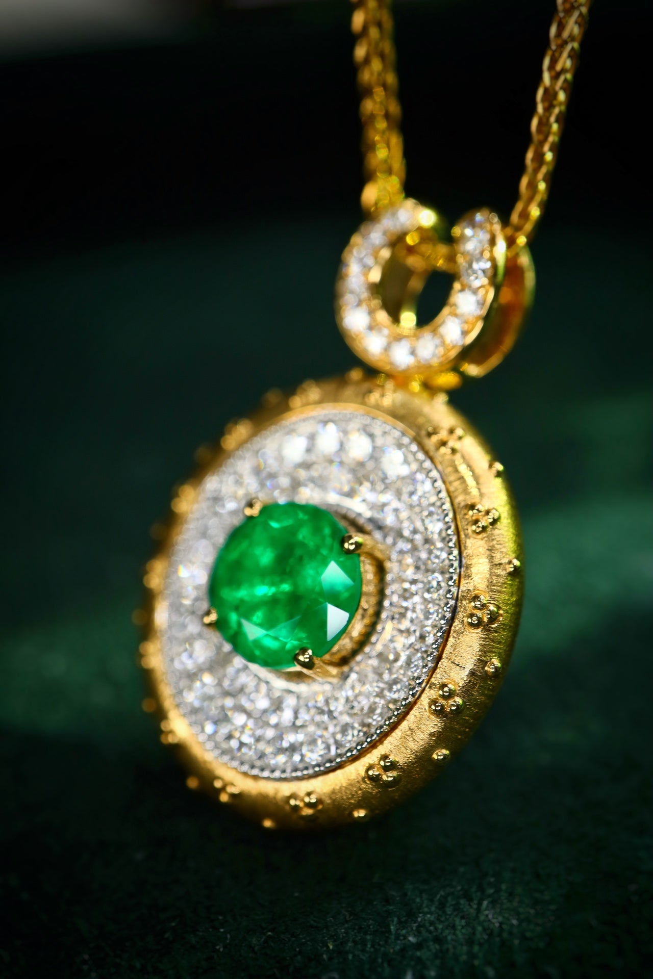 Panjshir Emerald Pendant: A Luxurious Jewelry Piece