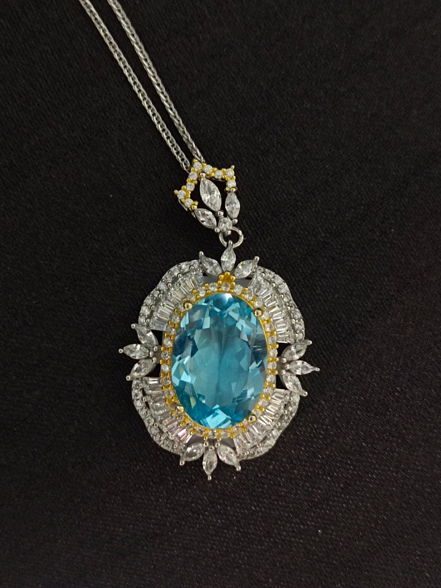 Exquisite Natural Topaz Luxury Pendant Jewelry