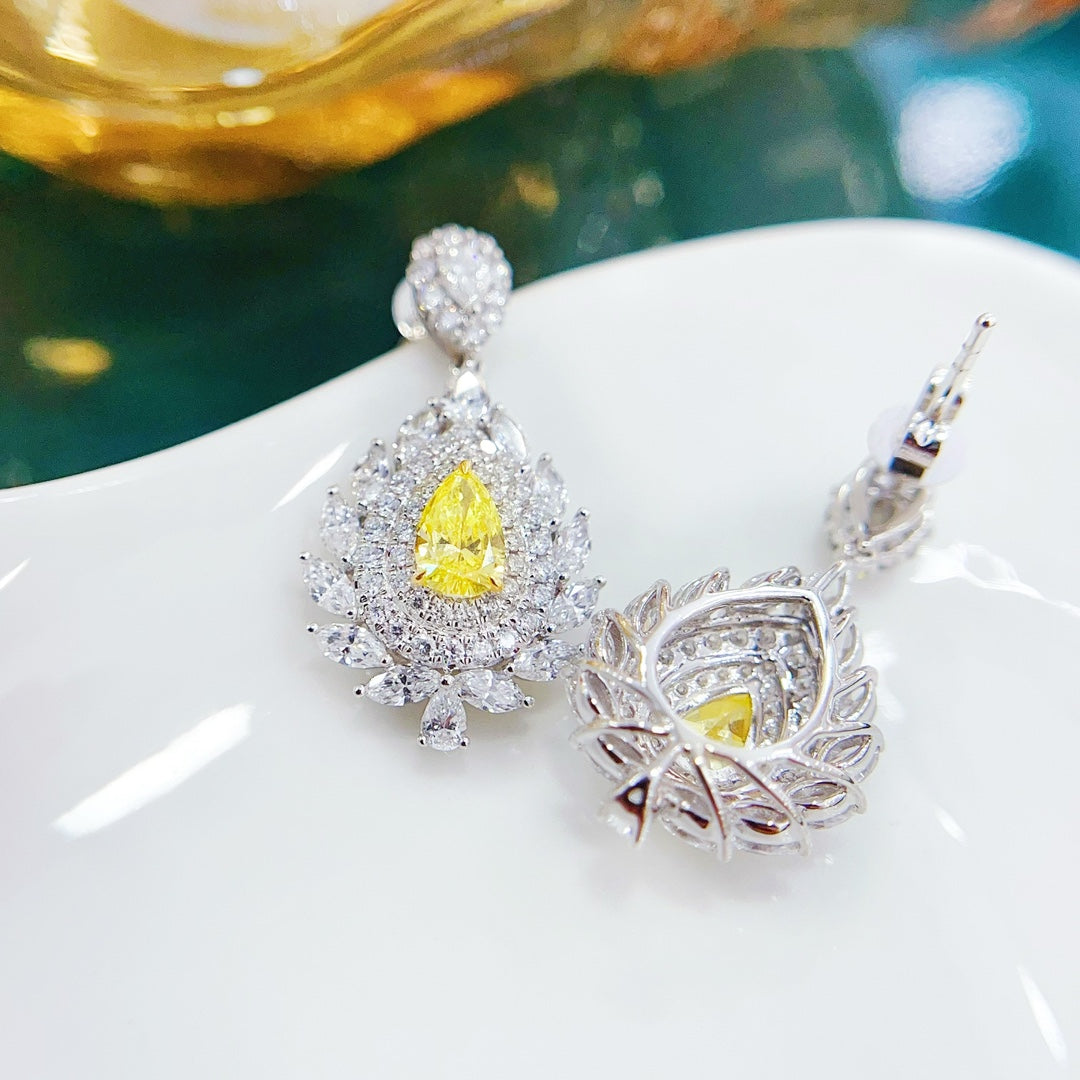 18K Emas Kuning Budaya Berlian Berbentuk Pear dan Anting-anting Marquise - Permata Barang Kemas