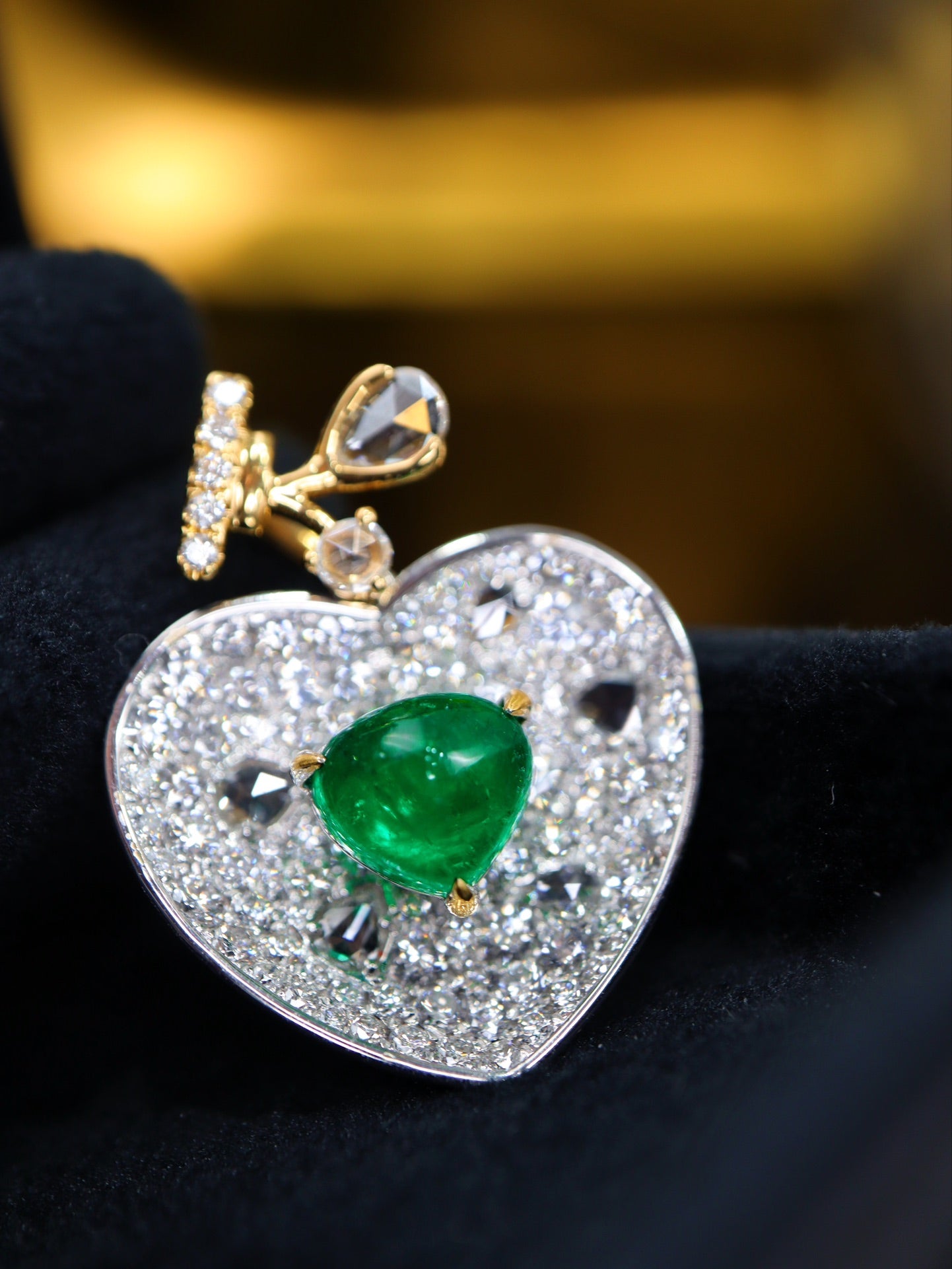 Panjshir Emerald Pendant with Cherry Heart Diamond-Encrusted Treasure Bowl Jewelry