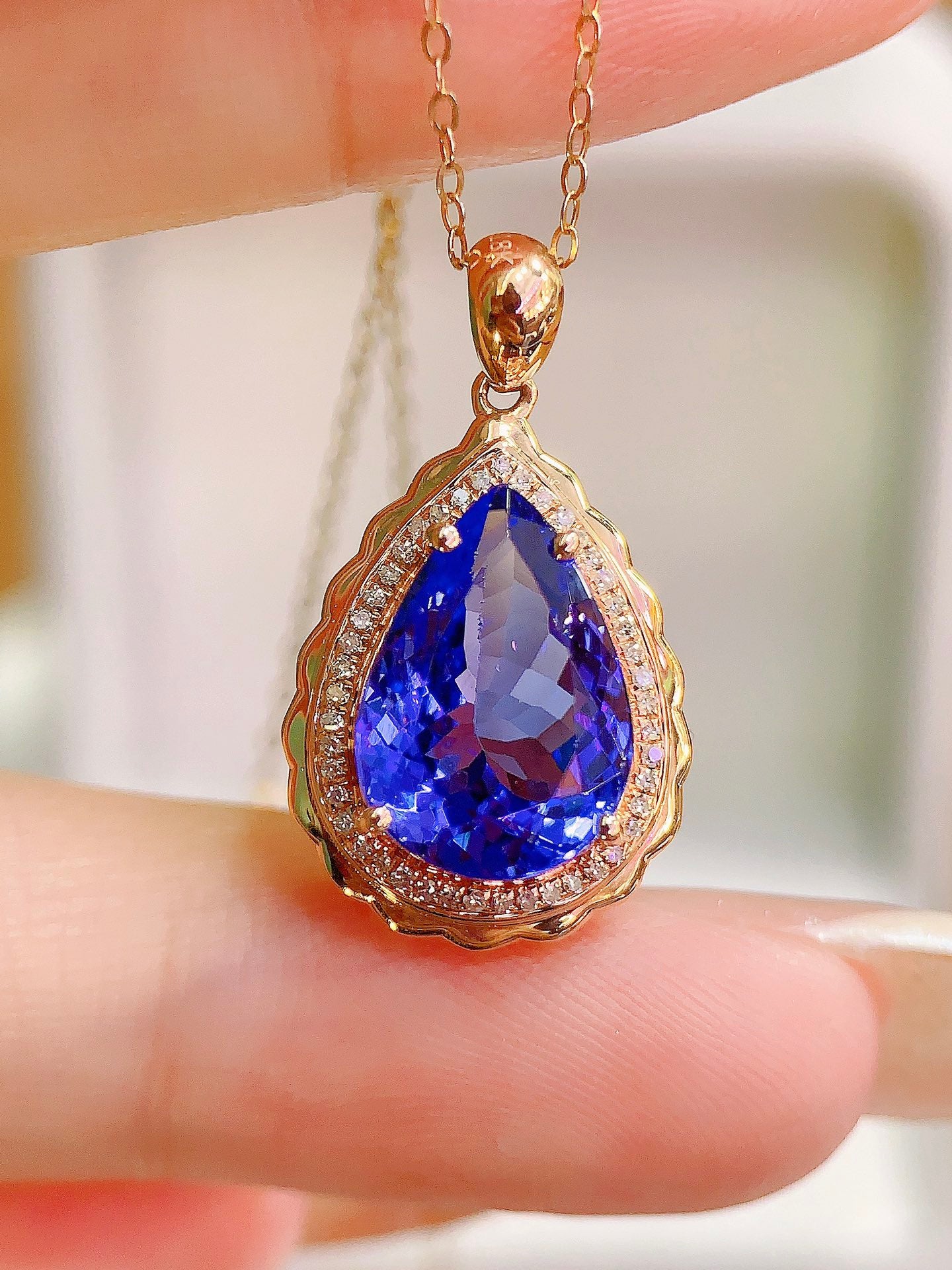 Enchanting Tanzanite Pendant - A Dreamy Jewelry Piece