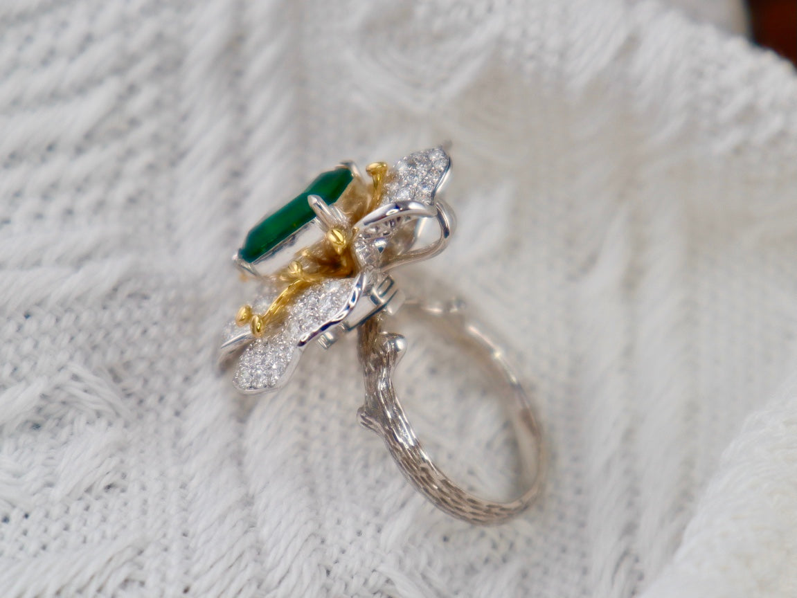 Emerald Green Dual-Purpose Jewelry: Pendant/Ring with Exquisite Craftsmanship