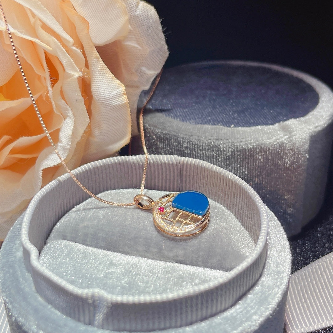 Exquisiter Anhänger aus 18-karätigem Gold mit eingebettetem dominikanischen blauen Bernstein – einzigartiger Schmuck