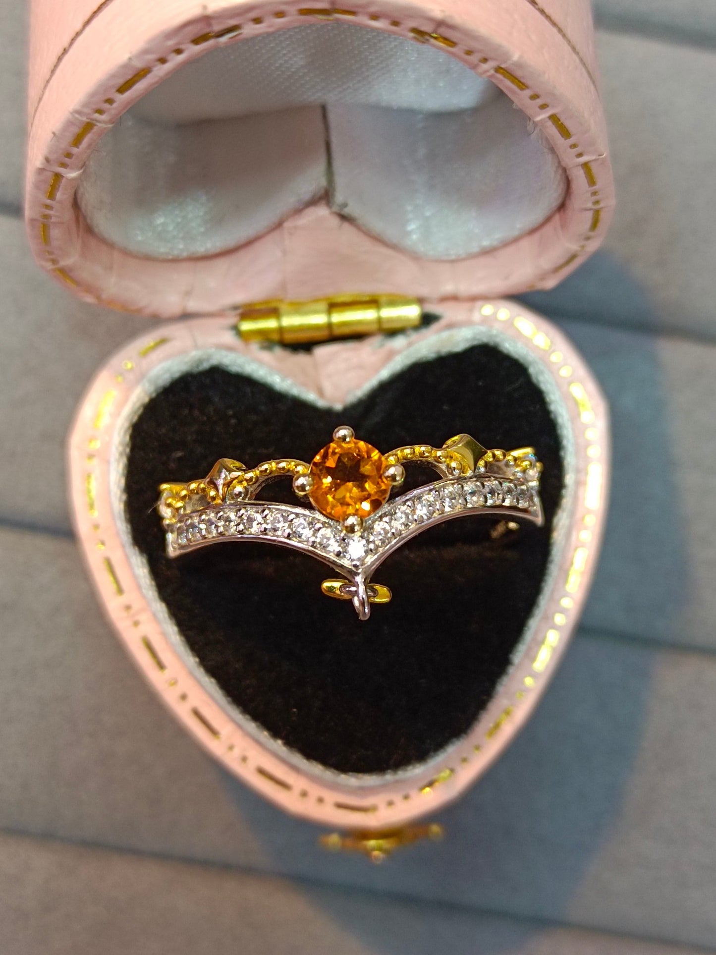 Elegante anello con stella in cristallo giallo in argento sterling S925 - Gioielleria raffinata