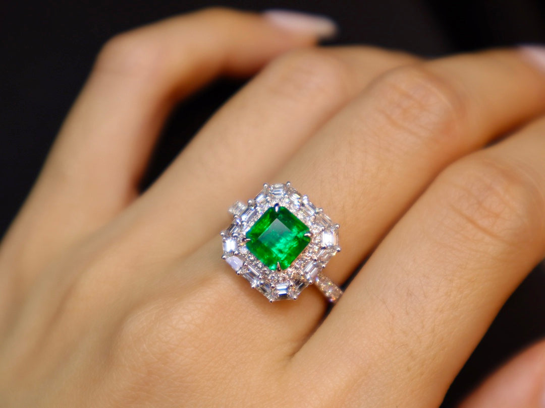 Emerald Ring - Luxurious Vivid Green Jewelry Piece