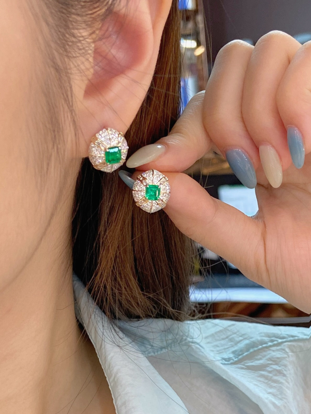 Subang Panjshir Emerald Stud: Sekeping Barang Kemas Mewah dan Halus