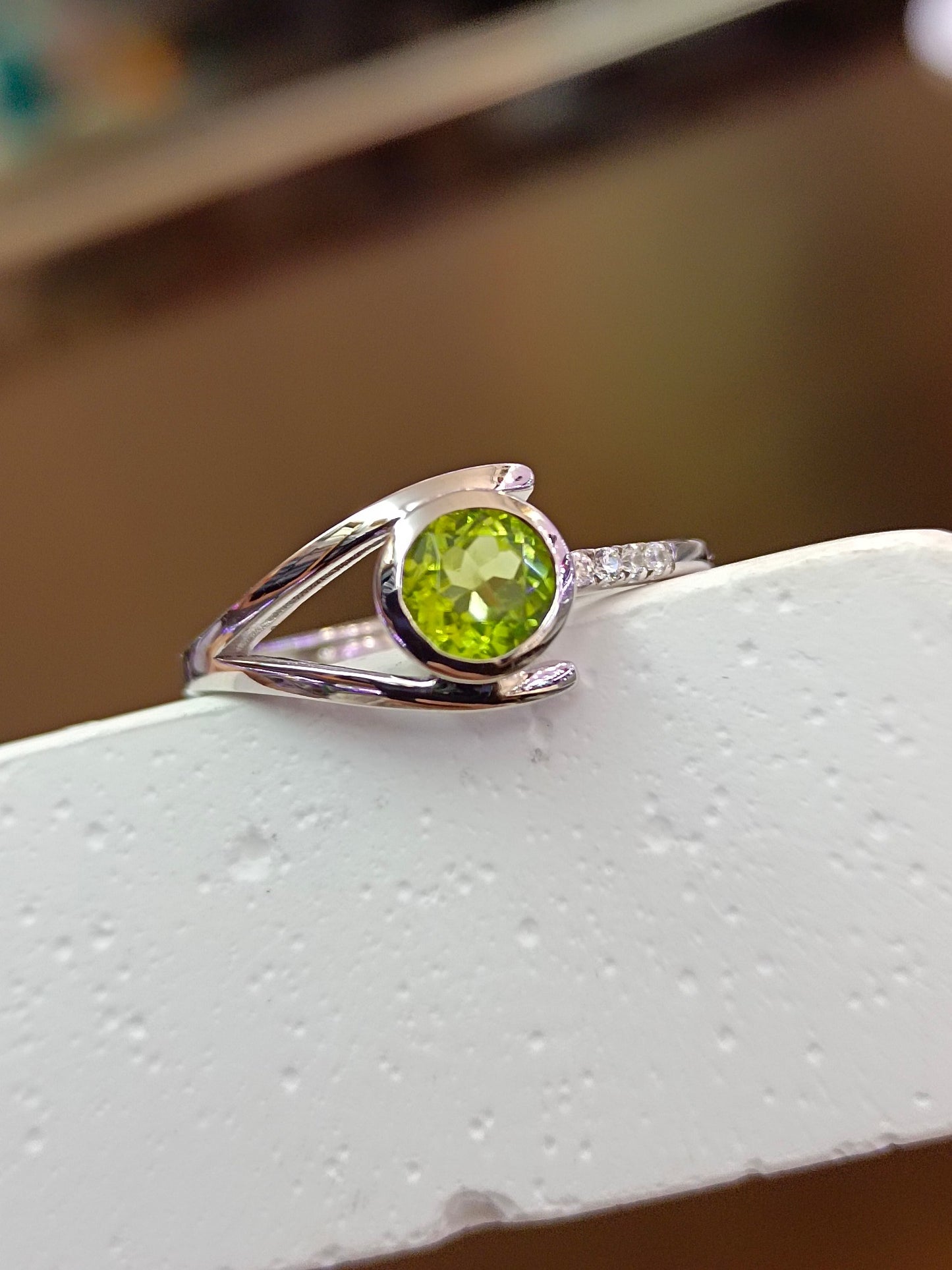 S925 Sterling Silver Peridot Ring with 18K Gold Embedding - Unique Minimalist Jewelry