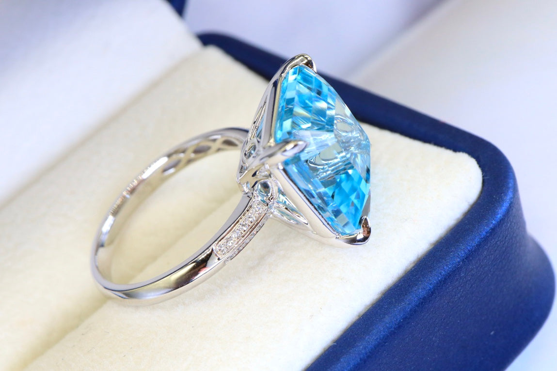 Exquisite Swiss Blue Topaz Ring - Elegant 18K Gold and Diamond Jewelry