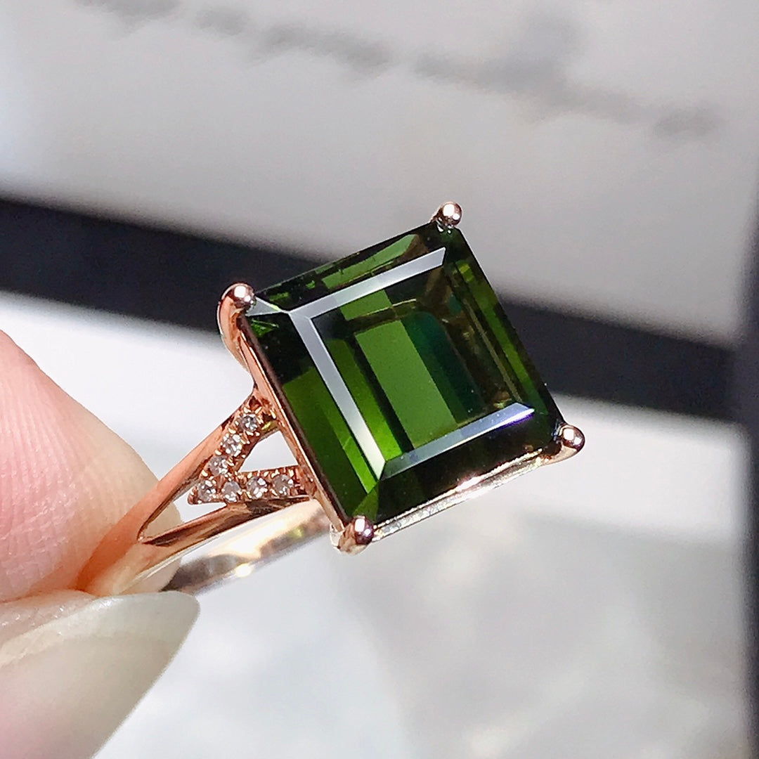 Elegant and Minimalist Peridot Ring - A Must-Have Jewelry