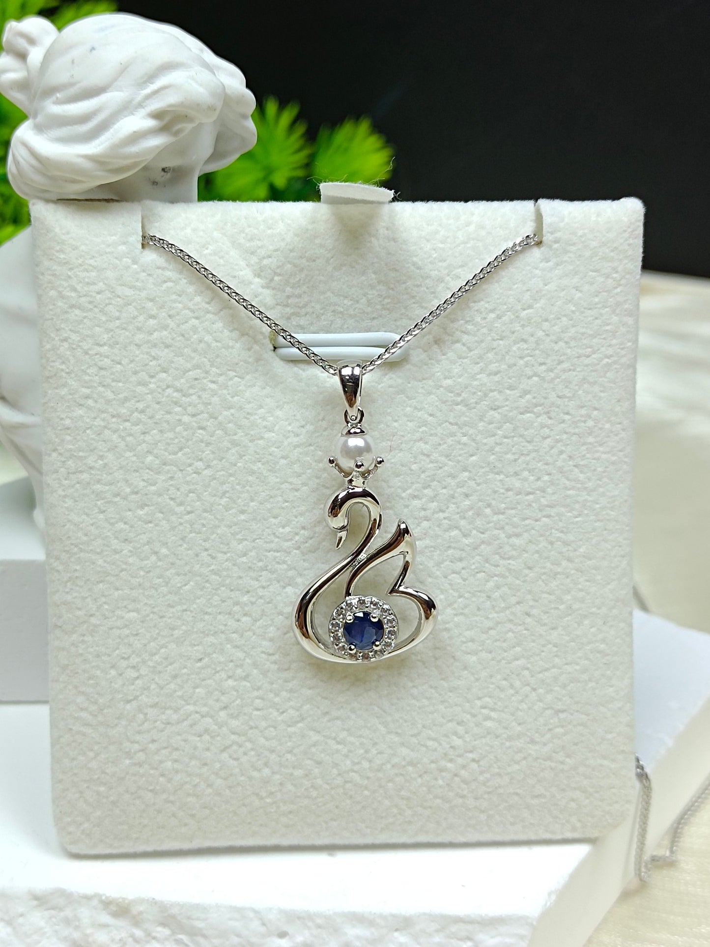 Elegante ciondolo a forma di cigno con zaffiro e argento sterling S925 - Gioielleria raffinata