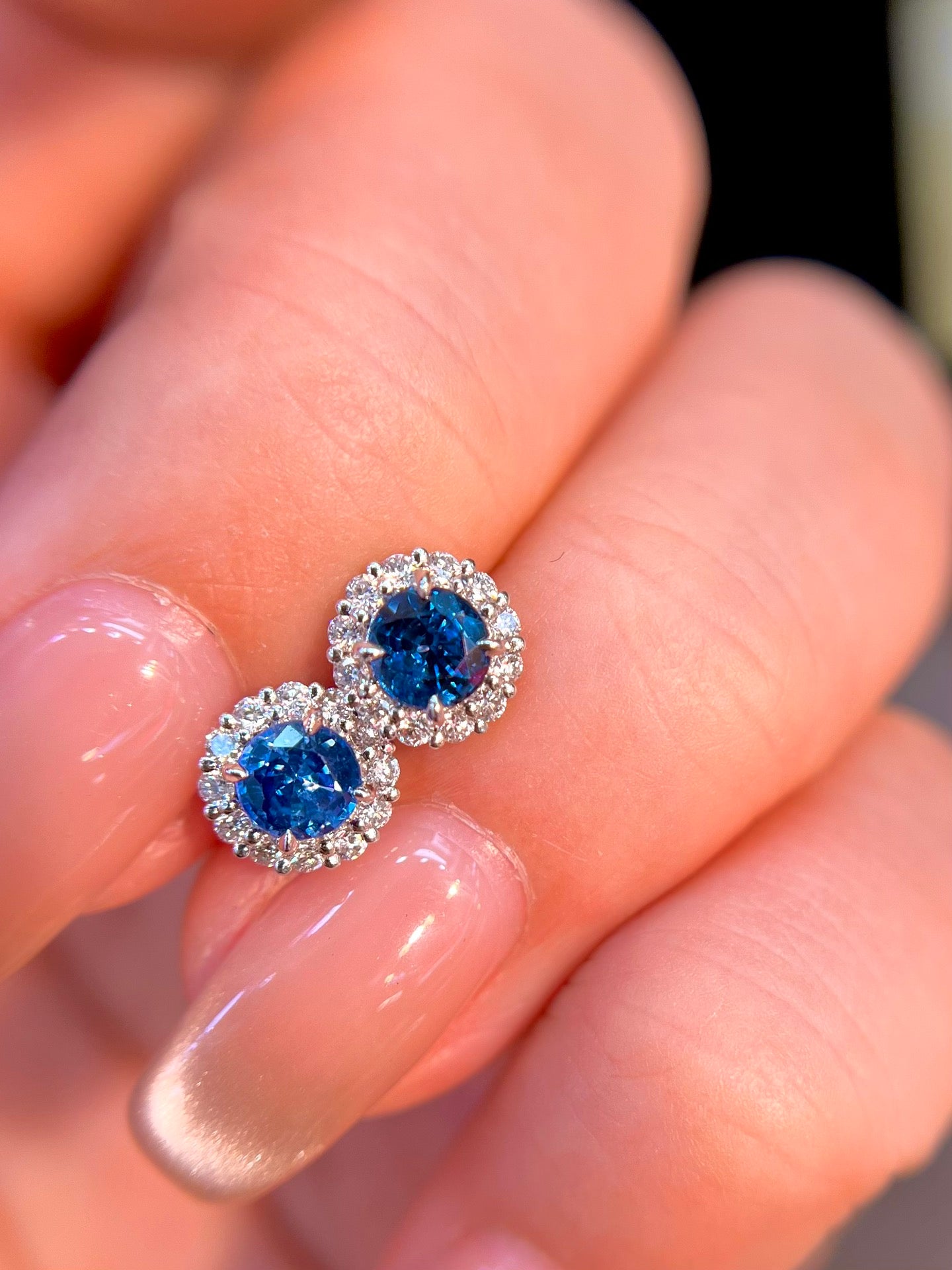 Elegant and Versatile 18k Gold Sapphire and Diamond Earrings - Jewelry