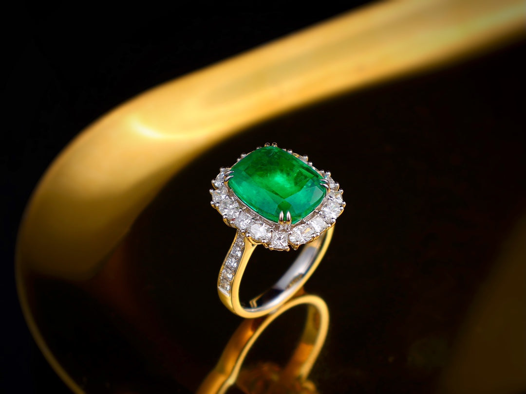 Emerald Ring - Luxurious Grand Table Cut Gemstone Jewelry