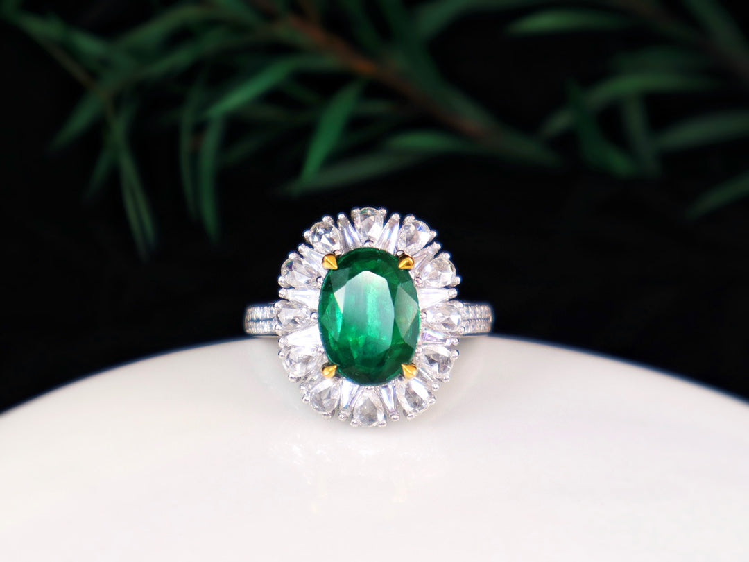 Emerald Ring with International Certificate - A Jewelry Gem