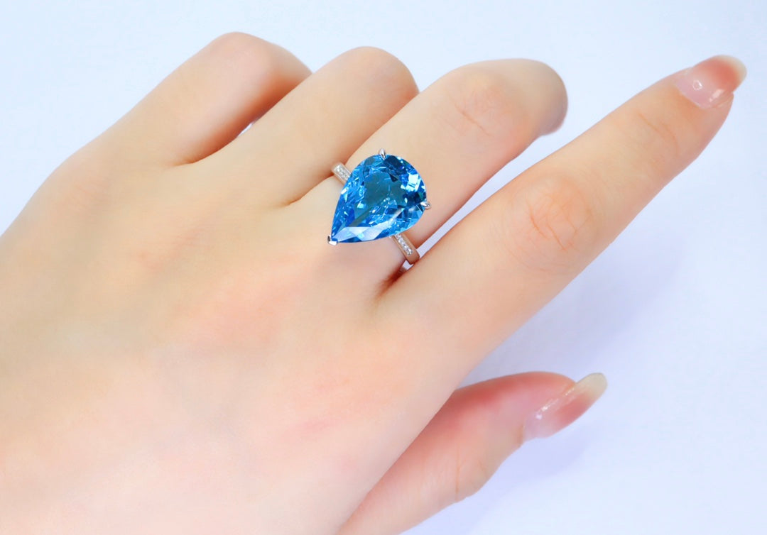 Elegant Simplicity: Swiss Blue Topaz Ring with 18k Gold and Diamond Accent