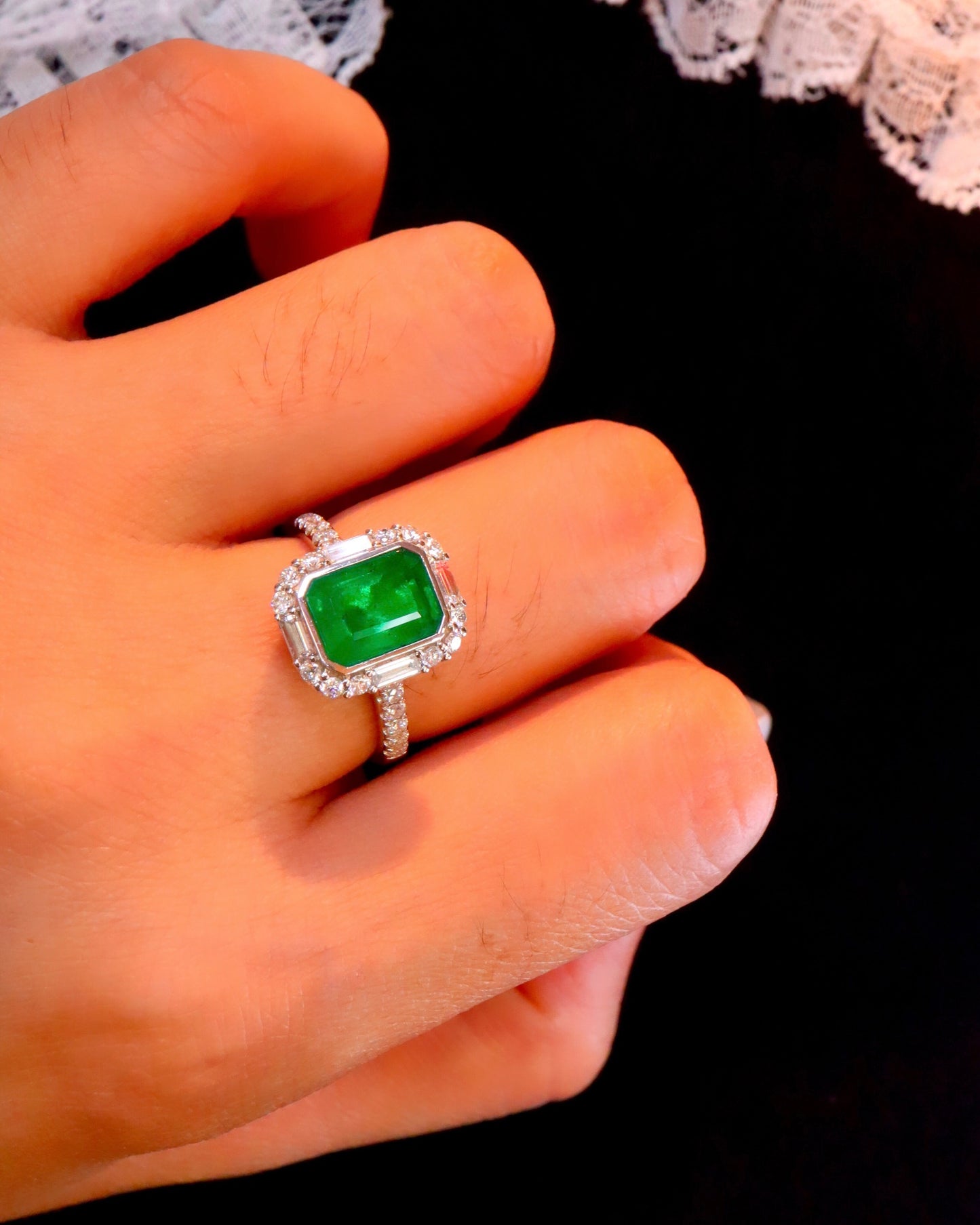 Elegant and Versatile Natural Emerald Ring - A Jewelry Must-Have