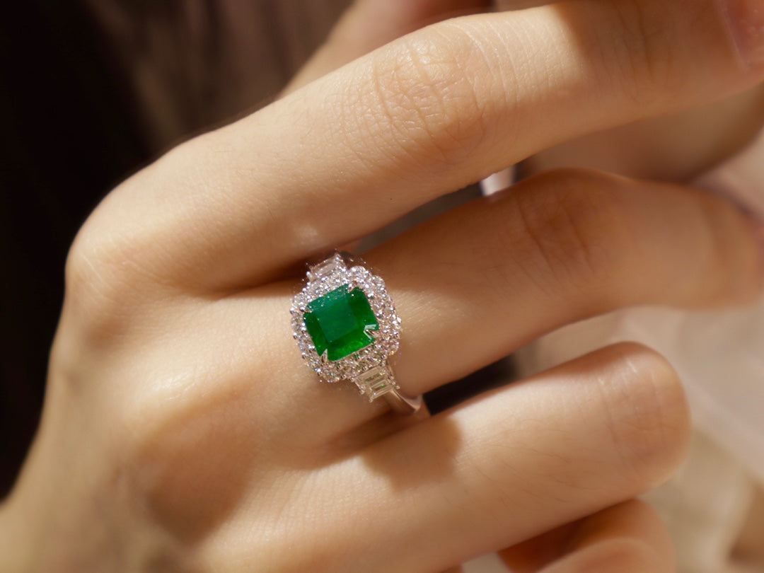 Emerald Ring - Vivid Green Jewelry for Daily Wear