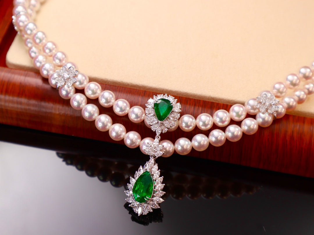 Luksus high-end smykker: Heavenly Pearl and Emerald Evening Dress Chain