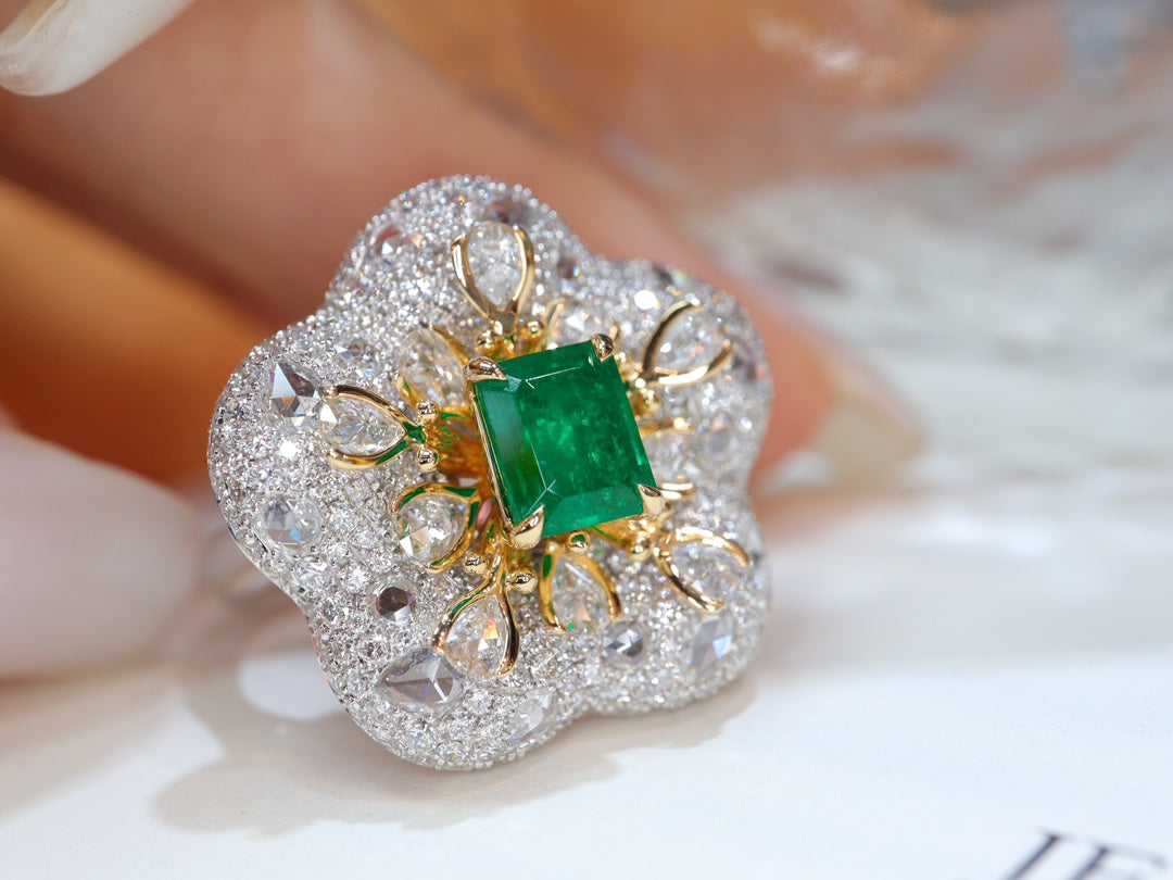 Elegant Emerald Jewelry: Afghan Panjshir 1.15ct Vivid Green Ring