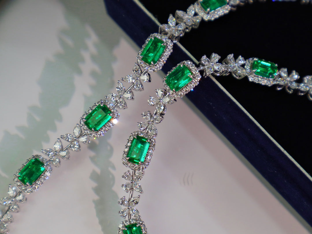 Collector's Edition Dinner Party Jewelry: Emerald Diamond Necklace Outshines All