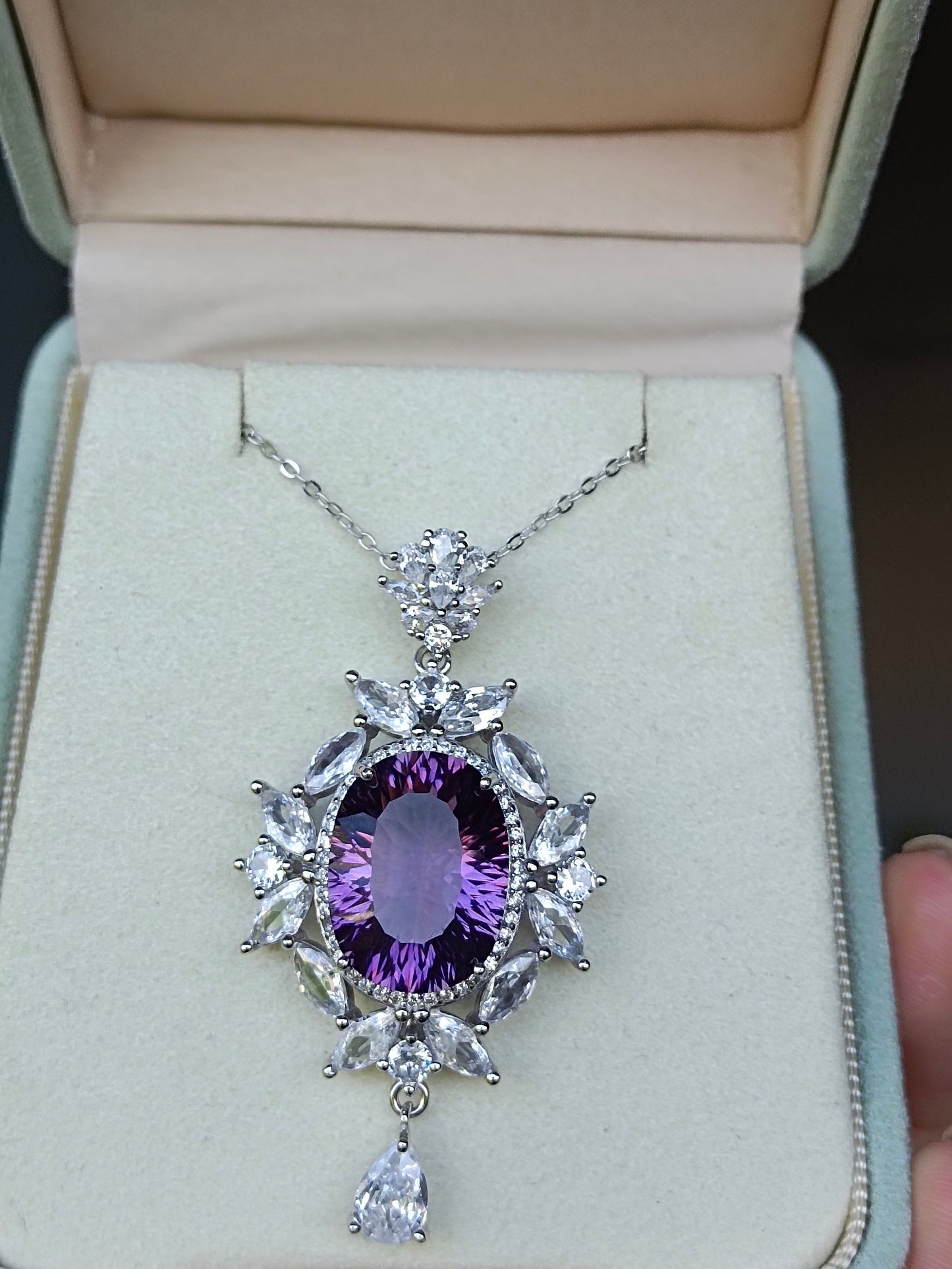 Luxurious Natural Amethyst Pendant Jewelry