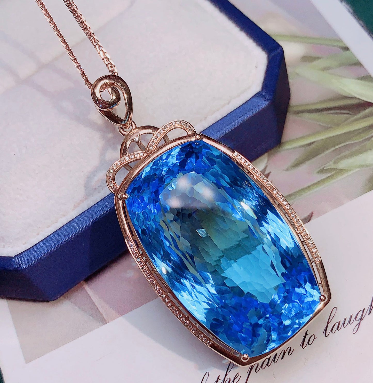 Exquisite Collector's Grade Topaz Jewelry - 18K Gold Embedded Pendant