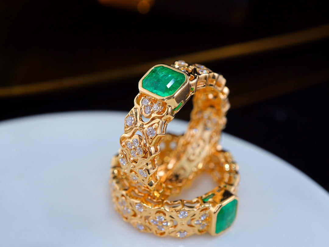 Buccellati-Style Emerald Ring with Full Diamond Pavé